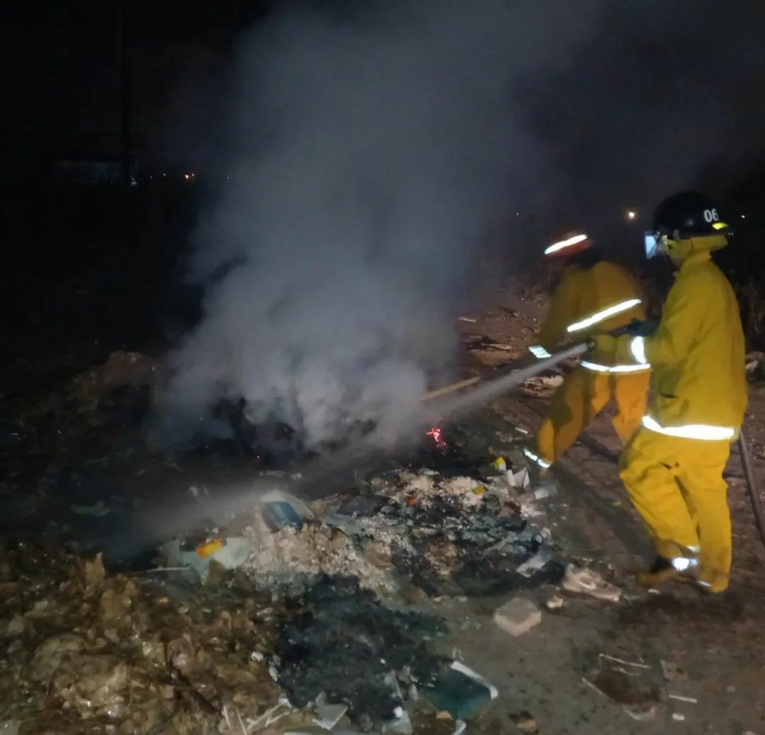 Un incendio de un basurero provocó la intervención de los Bomberos Voluntarios