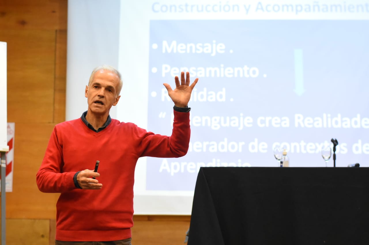 Marcelo Márquez disertó en Funes sobre “Psicología en el Deporte”