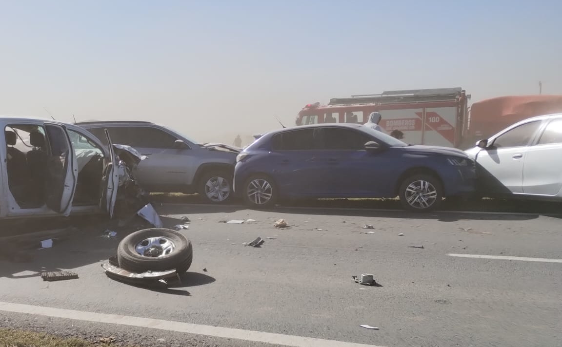 Choque en cadena en autopista: se confirmó a una mujer de 45 años como víctima fatal