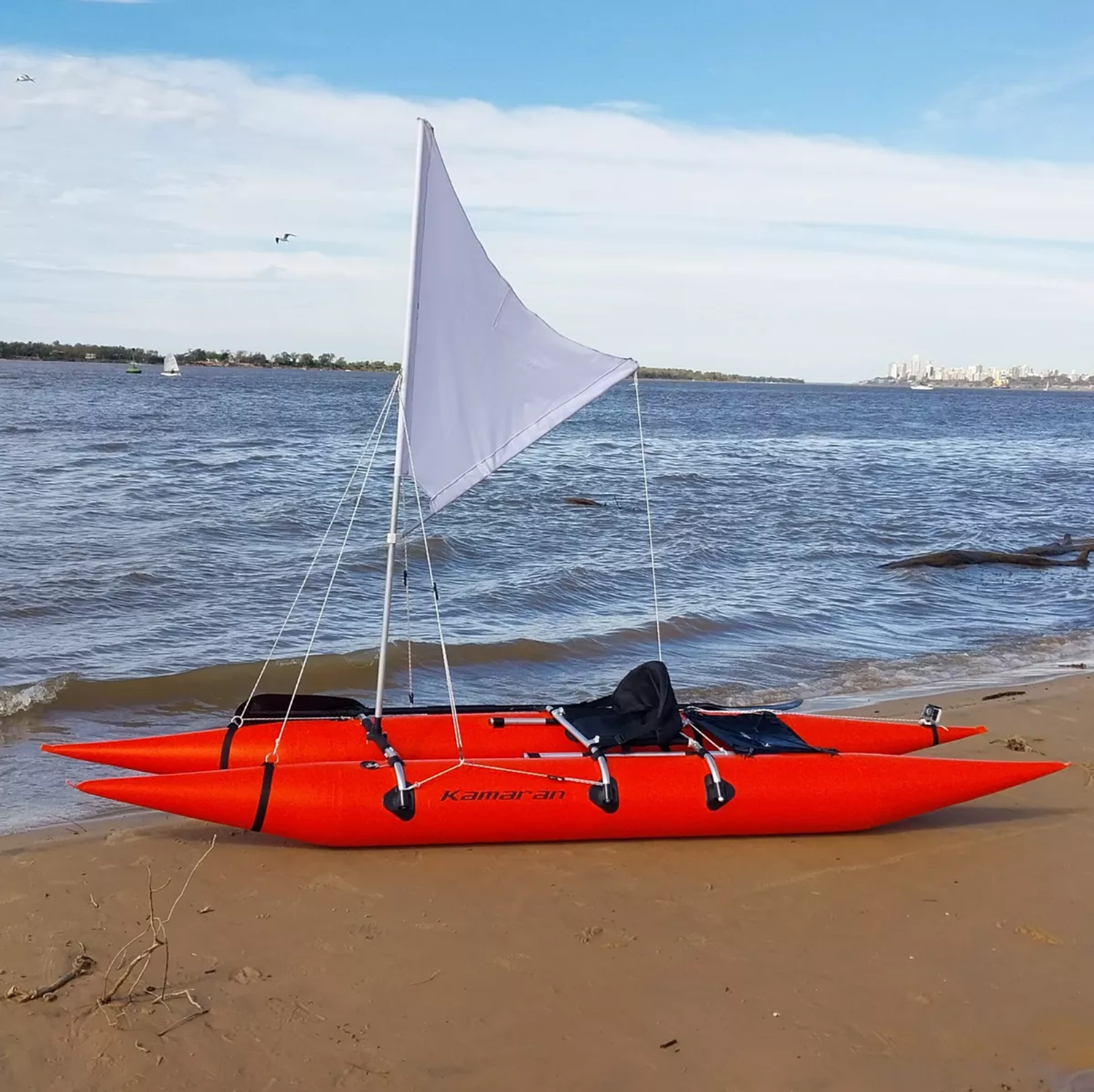 Creó un kayak desmontable que se puede llevar en una mochila, fue premiado y apuesta a romperla en Funes