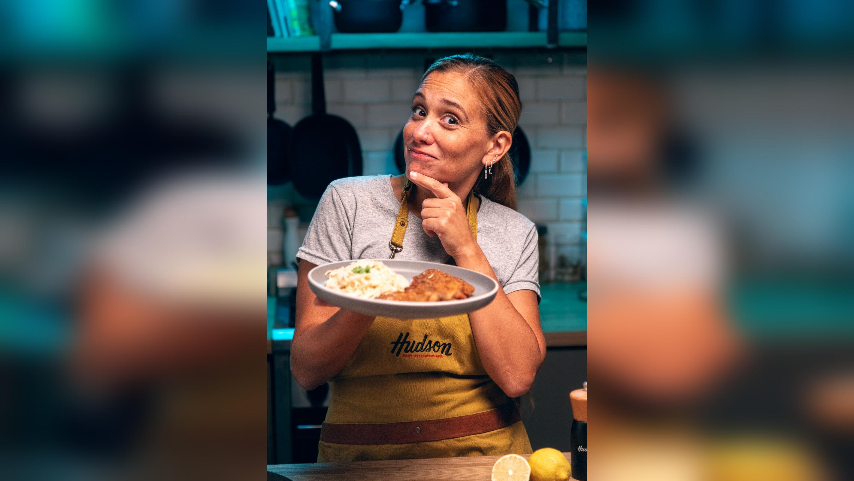 La creativa escuela de pastelería que abrió en Funes de la mano de una influencer que la rompe en redes