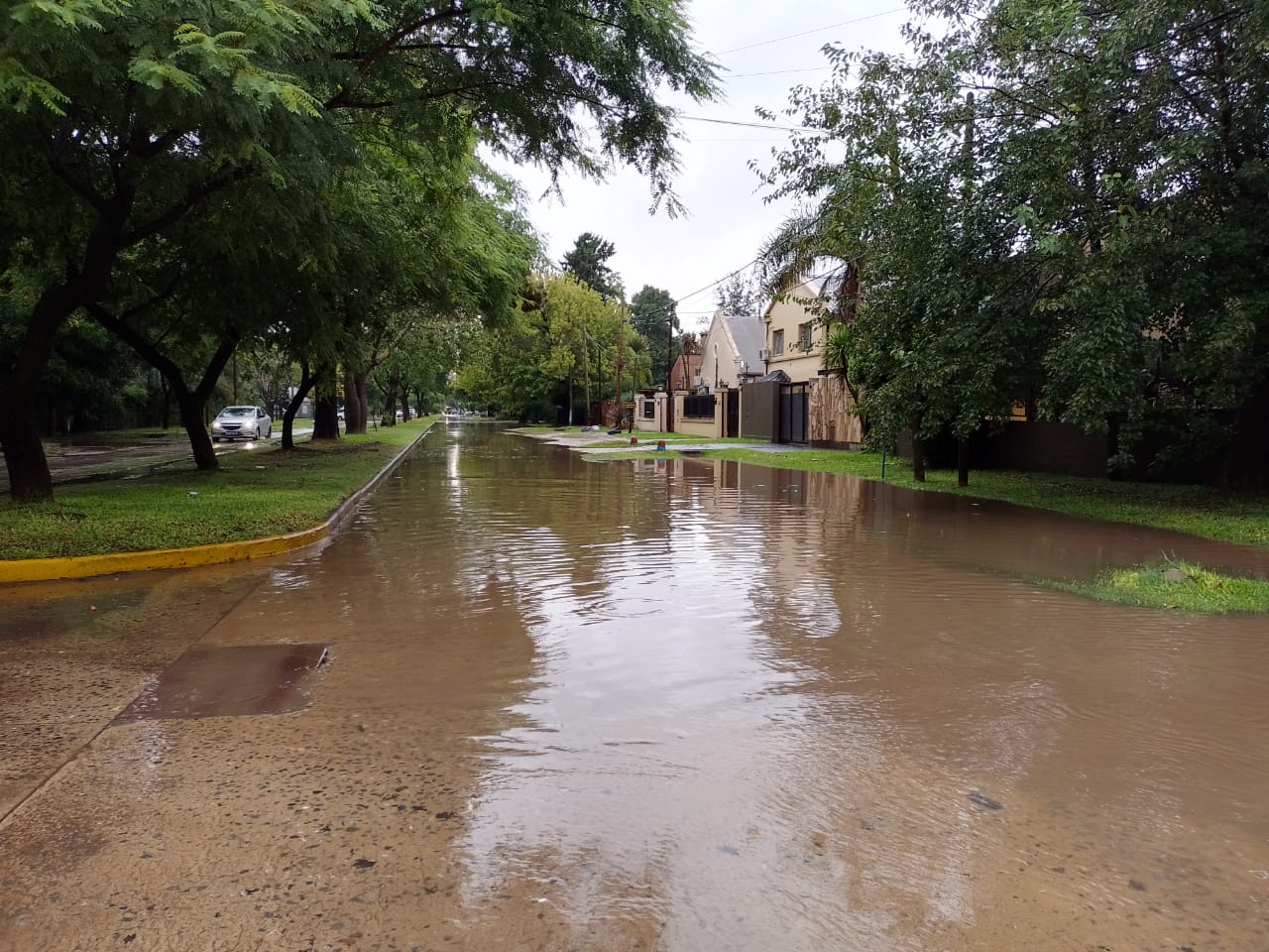 Intensa lluvia en Funes: 98 milímetros caídos y 16 reclamos al Municipio