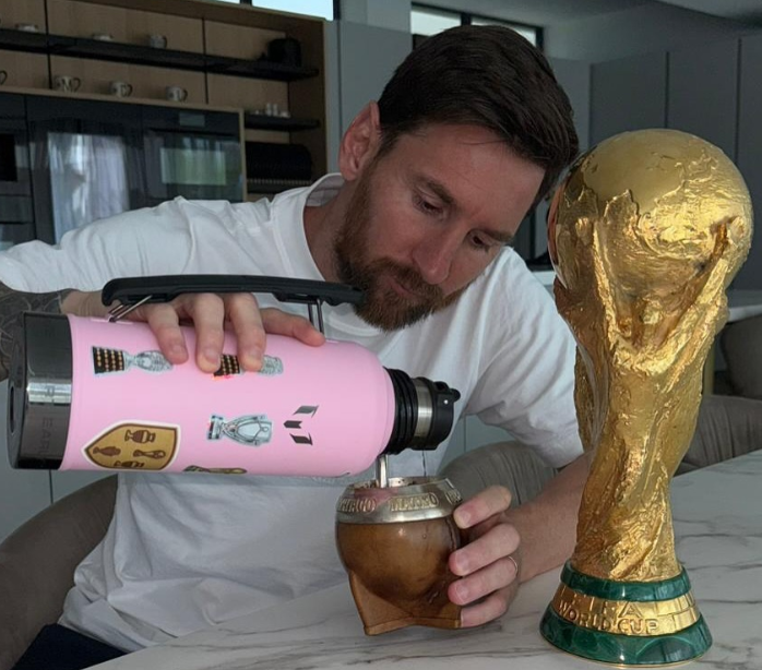 Desde Funes y con el mate, Messi celebró el segundo aniversario de la Copa del Mundo