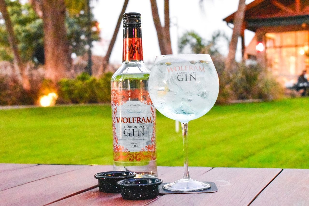 El gin funense WolfraM fue elegido entre las tres mejores marcas del país