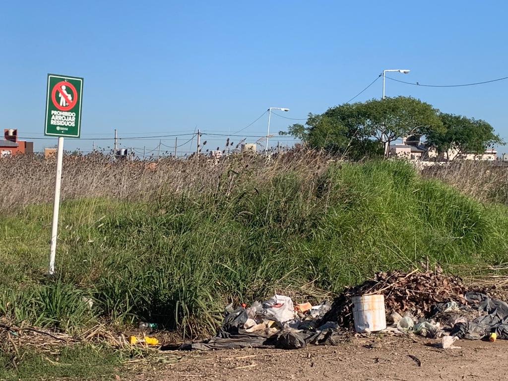 Vecinos de Funes City denuncian la aparición de un basural a cielo abierto 