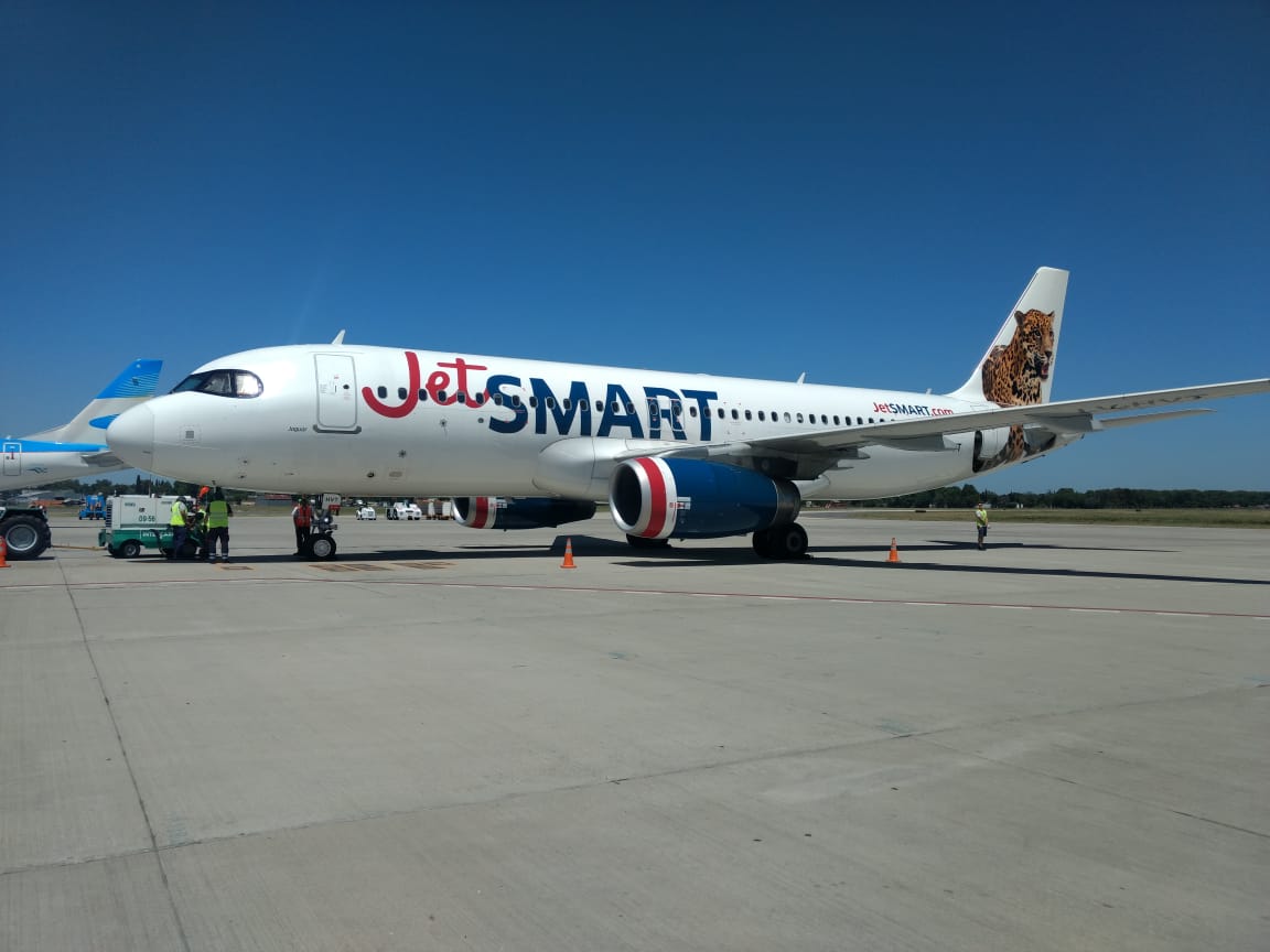 De Funes a Neuquén: el aeropuerto recupera dos vuelos semanales al sur