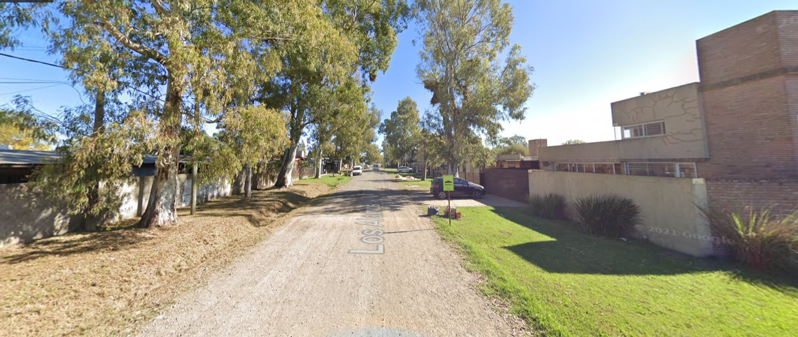 Vecinos de Los Álamos no quieren saber nada con que pavimenten su calle