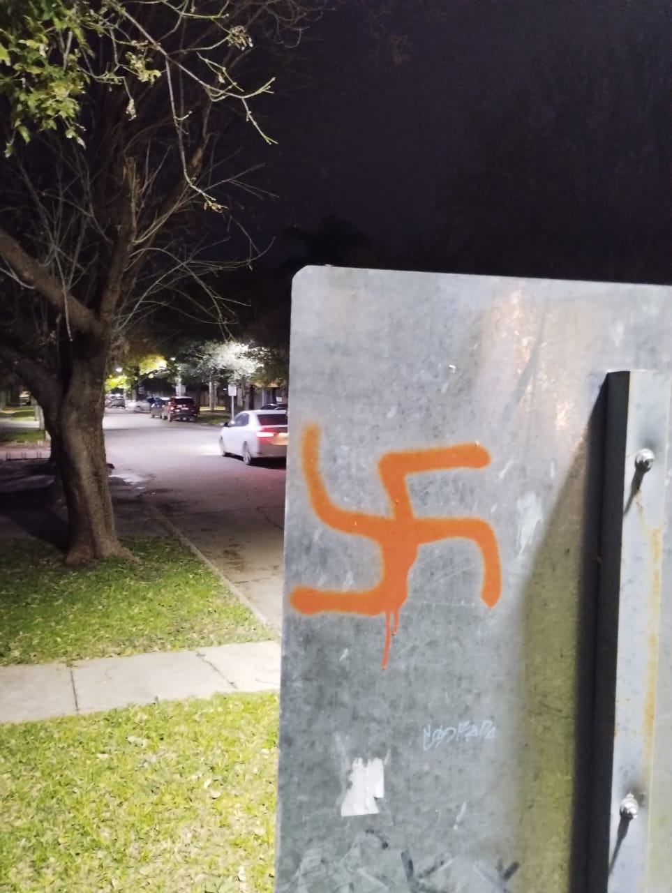 Aparecieron graffitis nazis en Funes y la Colectividad Germana pide que se concientice en los colegios