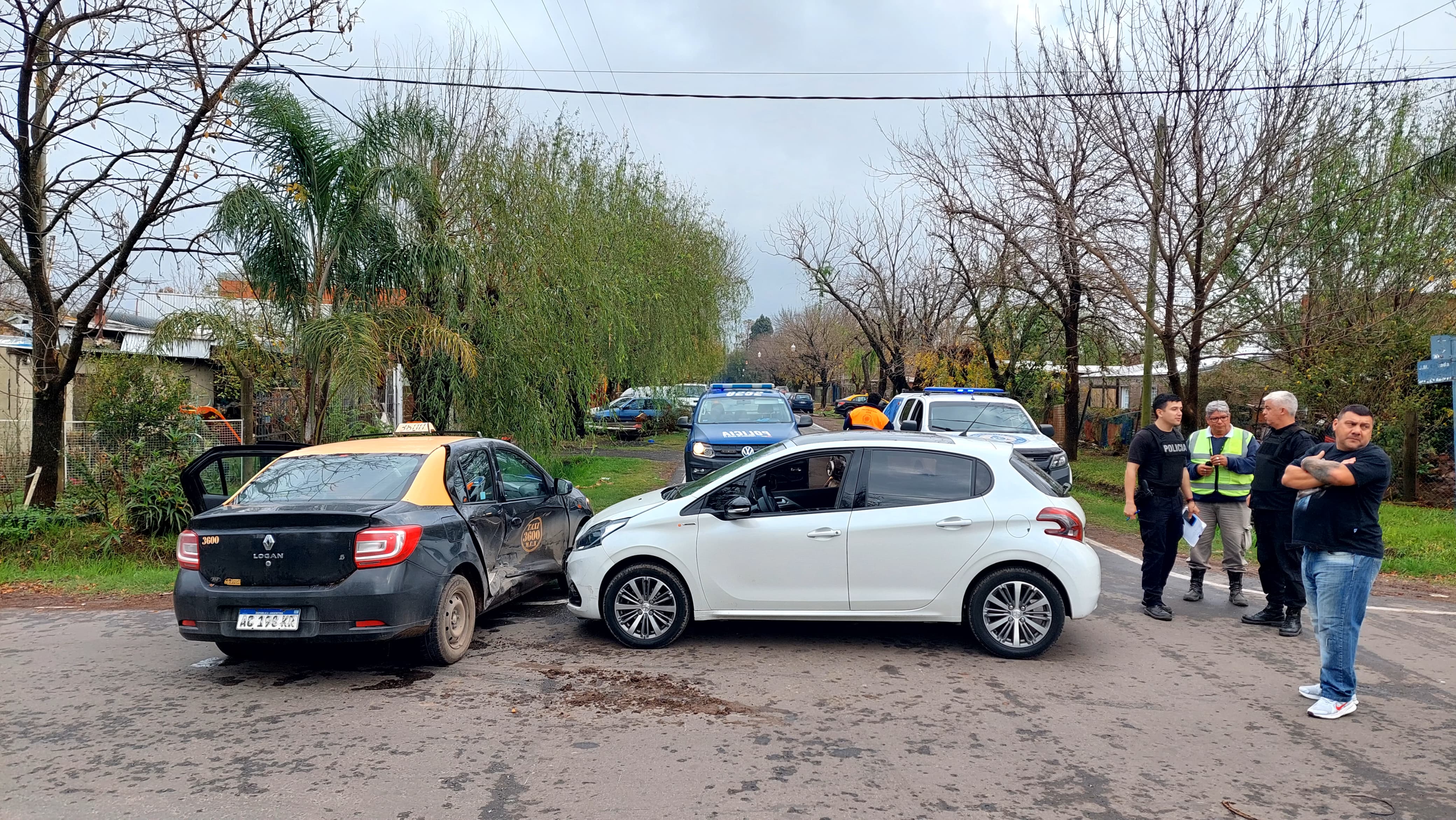 Mañana accidentada en Funes: dos choques y una ciclista atropellada que tuvo que ser trasladada a Rosario