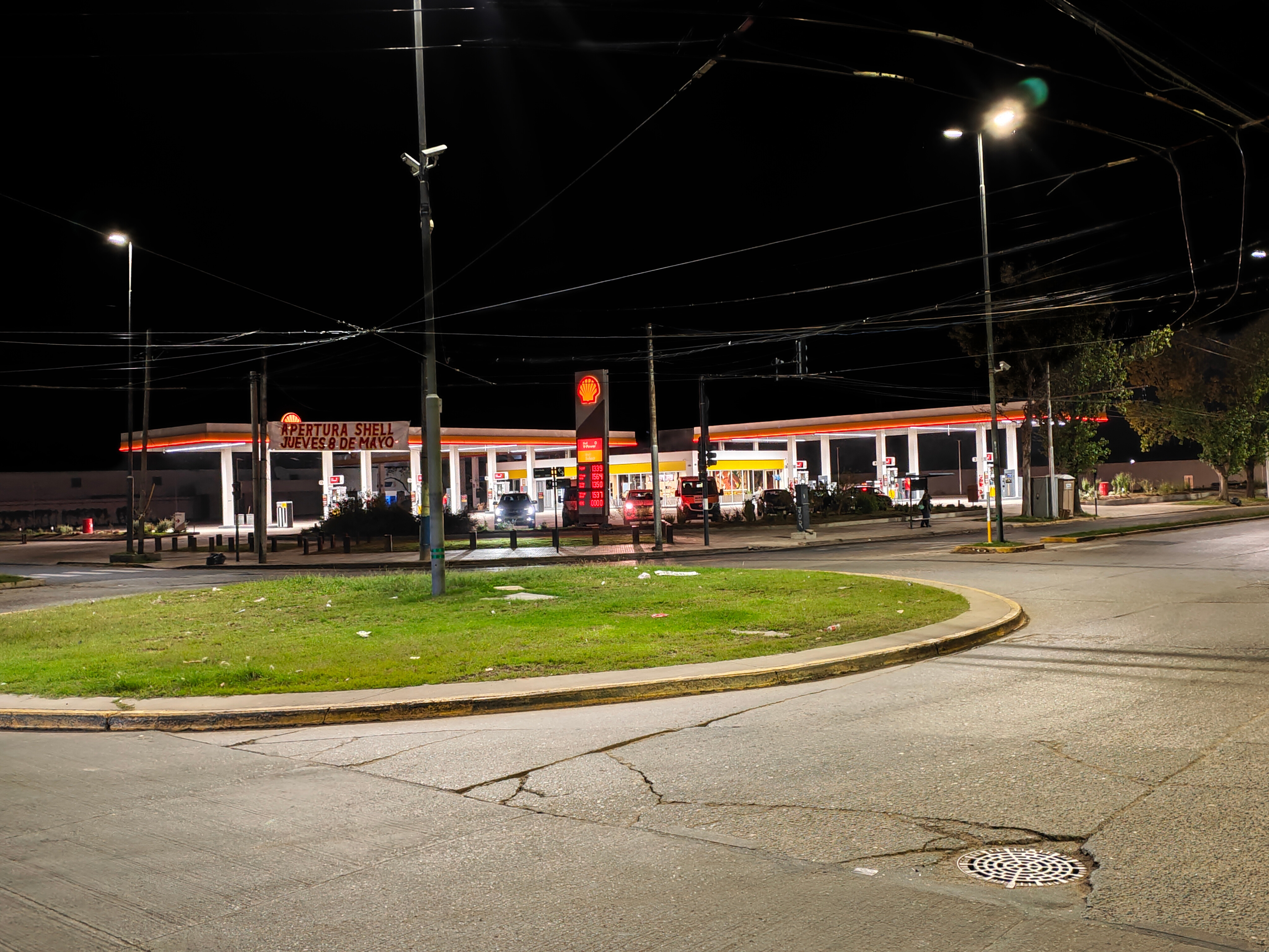 Shell cortó cintas y plantó bandera con una megaestación de servicio a pasos de Funes