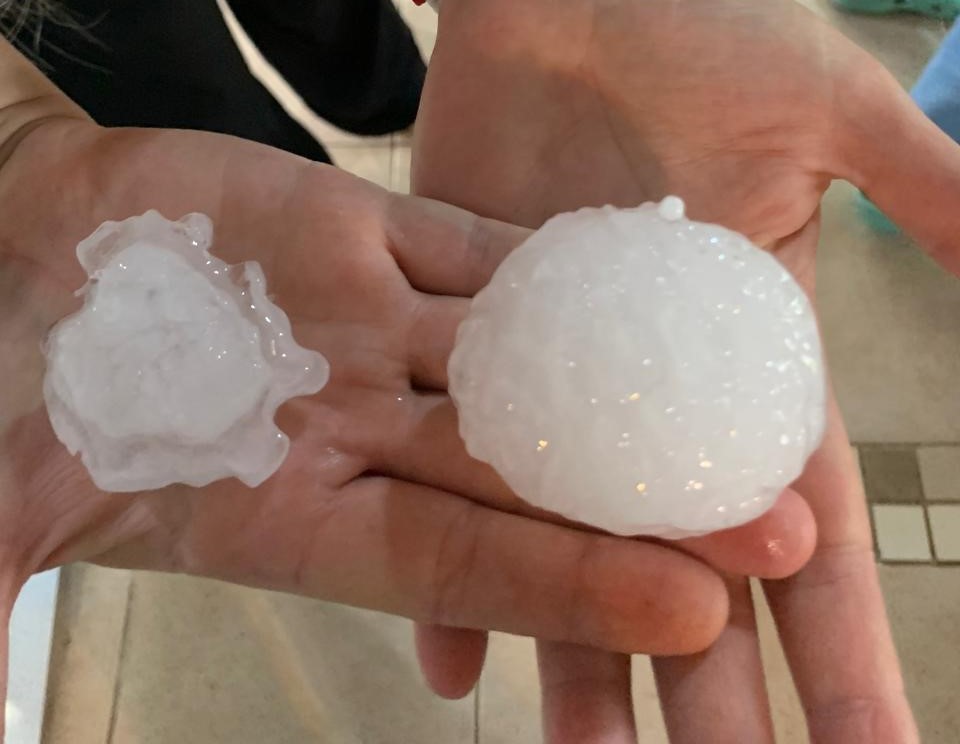 Funes se prepara para una noche de tormenta tras la granizada que cayó por la tarde