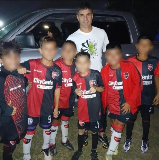 Por una foto con Ignacio Malcorra en Funes que se viralizó, separaron a seis chicos de infantiles de Newell's