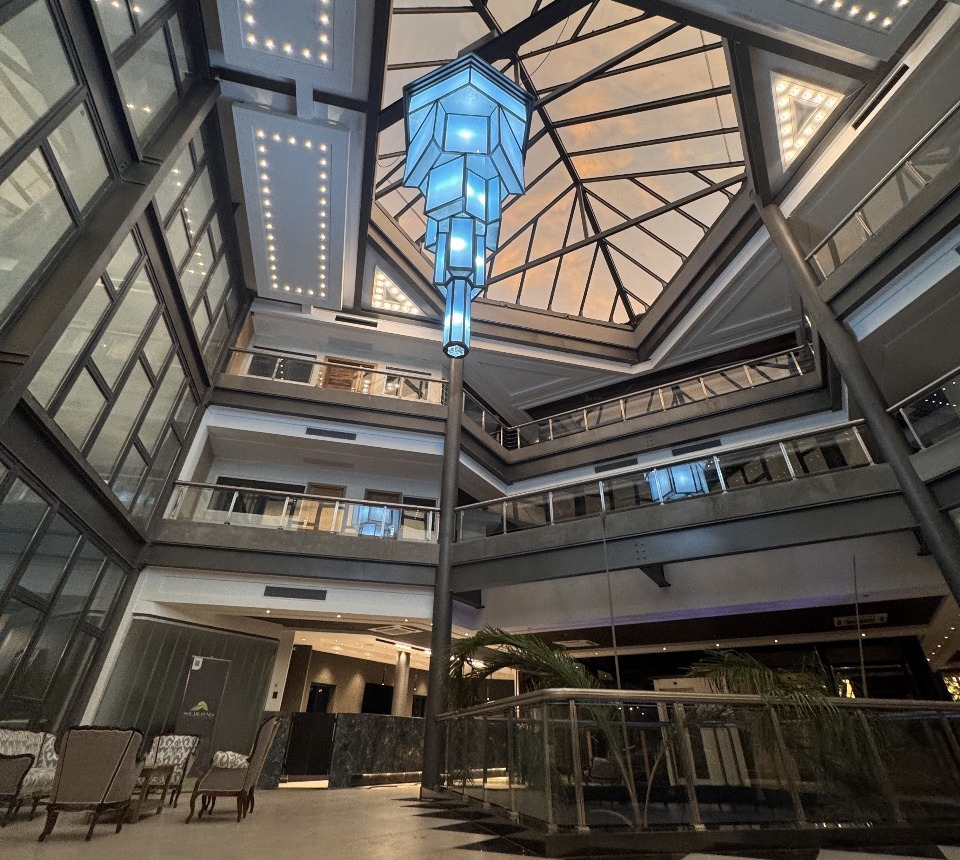 Fotos exclusivas: así está quedando el hotel de lujo que se construye en Funes, con cava y galería de arte