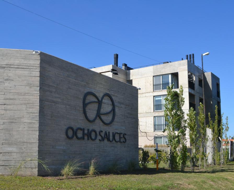 Escándalo de madrugada en un exclusivo condominio de Funes: música alta, denuncia y multa millonaria