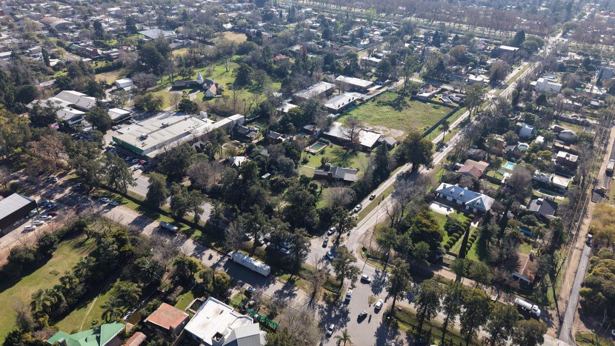 Una propiedad millonaria sacude el mercado de Funes, bronca en el Aeropuerto y el Obrador, ¿otra vez en venta?