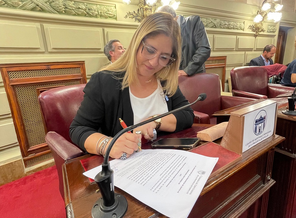 Es de Funes, fue candidata de Javier Milei en Santa Fe y representa a la ciudad en la reforma constitucional