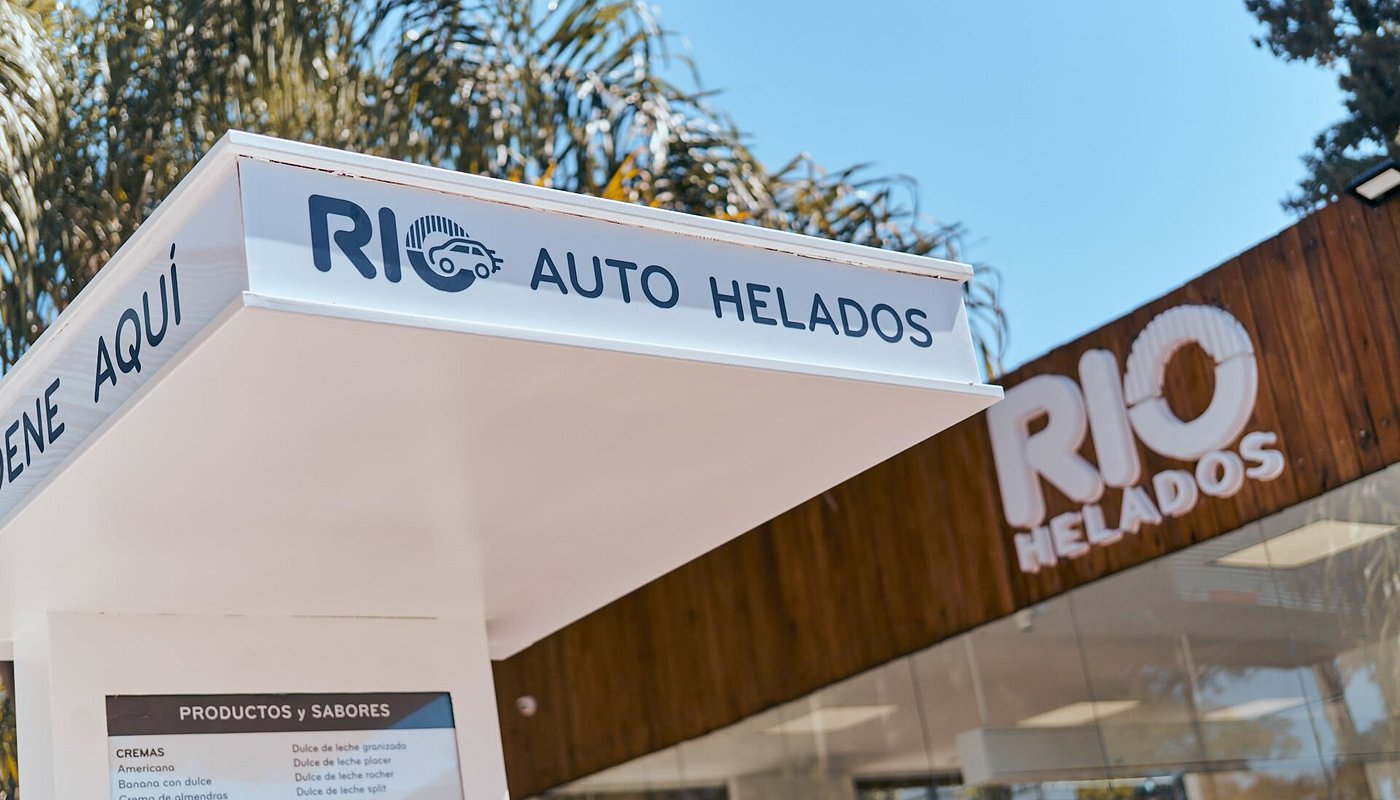 Trajeron a Funes la fórmula para comprar helados desde el auto y no paran de crecer