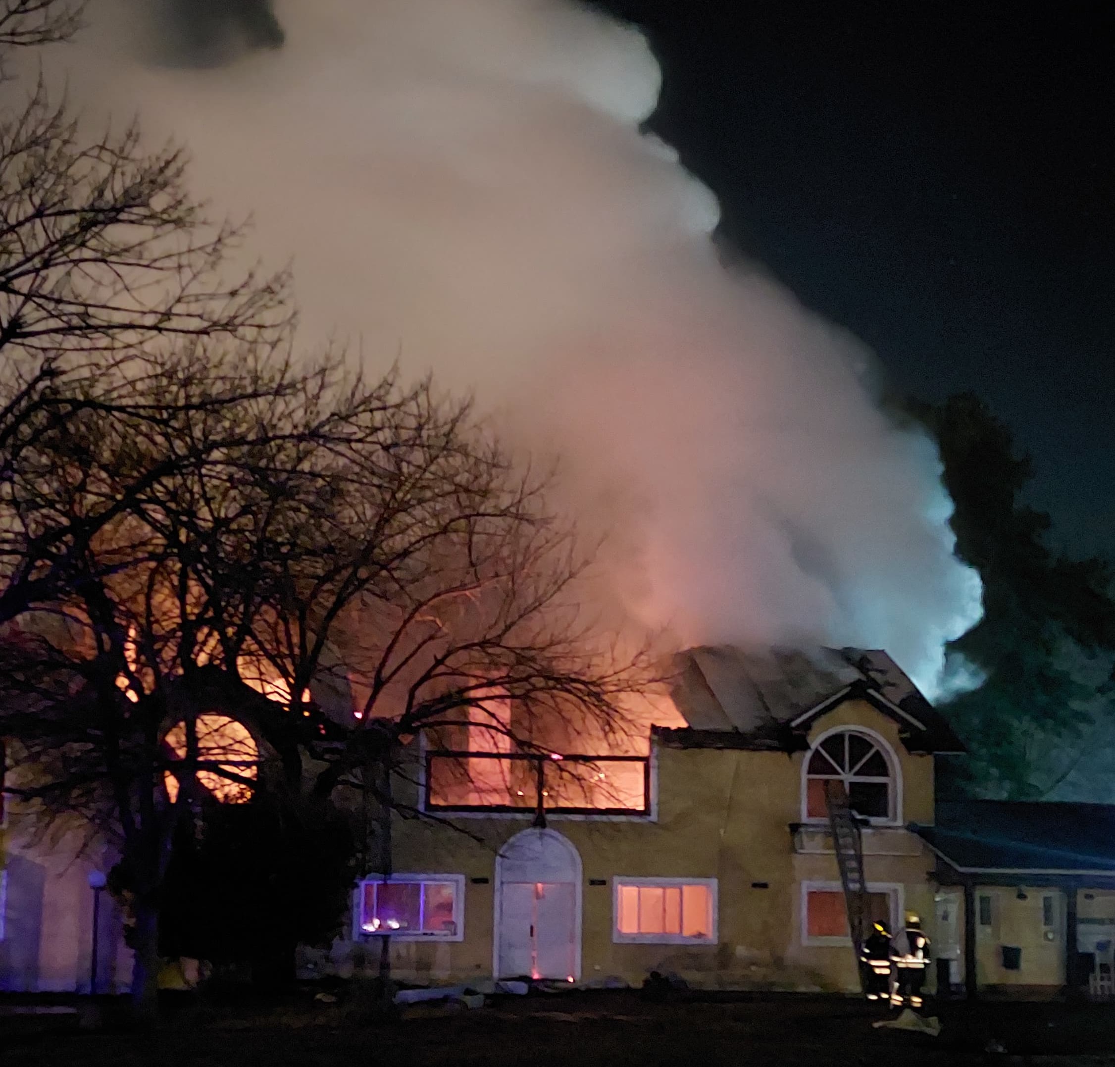El colegio de Funes que quedó consumido por el fuego había anunciado la apertura de un secundario hace días