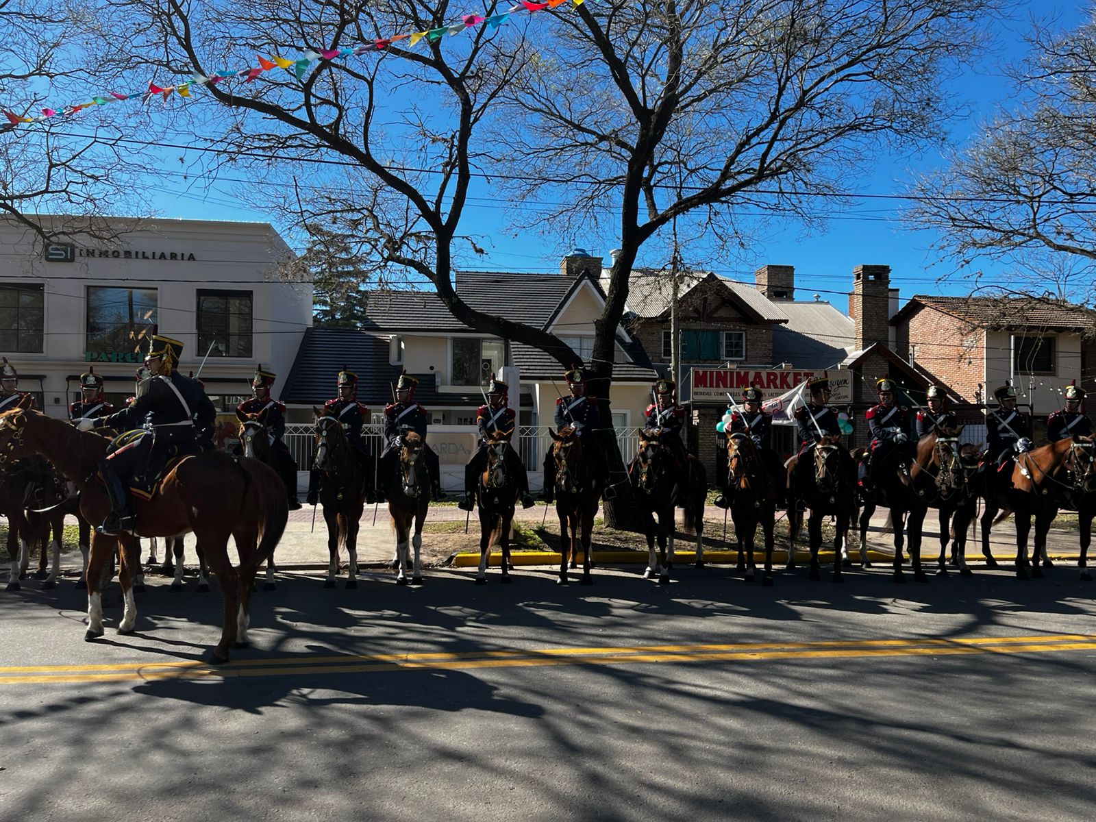 Funes celebra sus 150 años: los granaderos a caballo ya dicen presente en el histórico desfile cívico militar