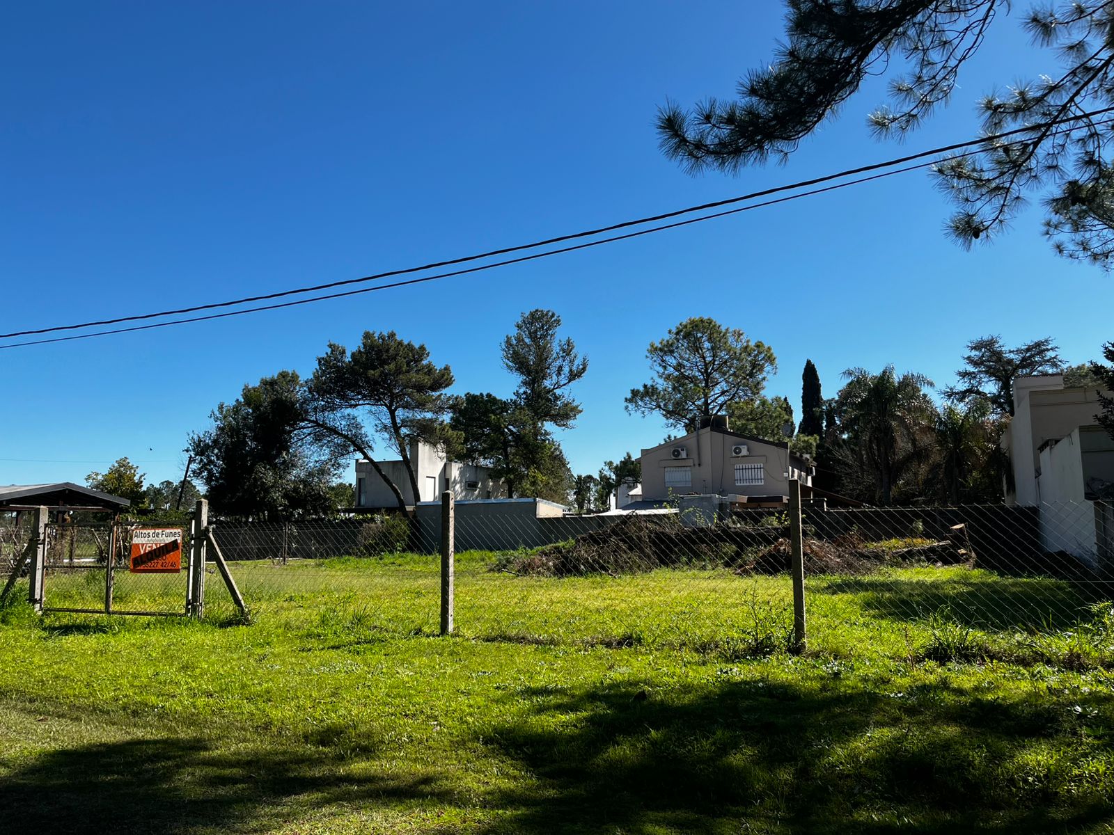 Casas o negocios: crece el enojo de vecinos de un coqueto barrio de Funes por la construcción de comercios