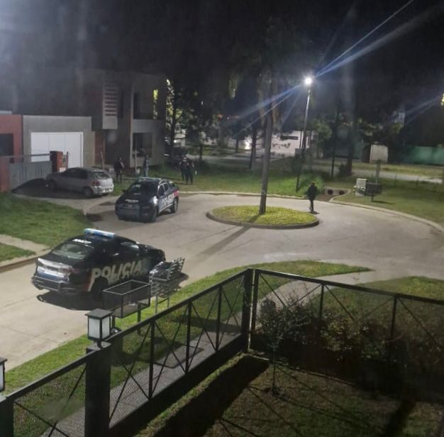 La banda de la ambulancia: la agente policial baleada en la persecución a los tiros en Funes fue dada de alta
