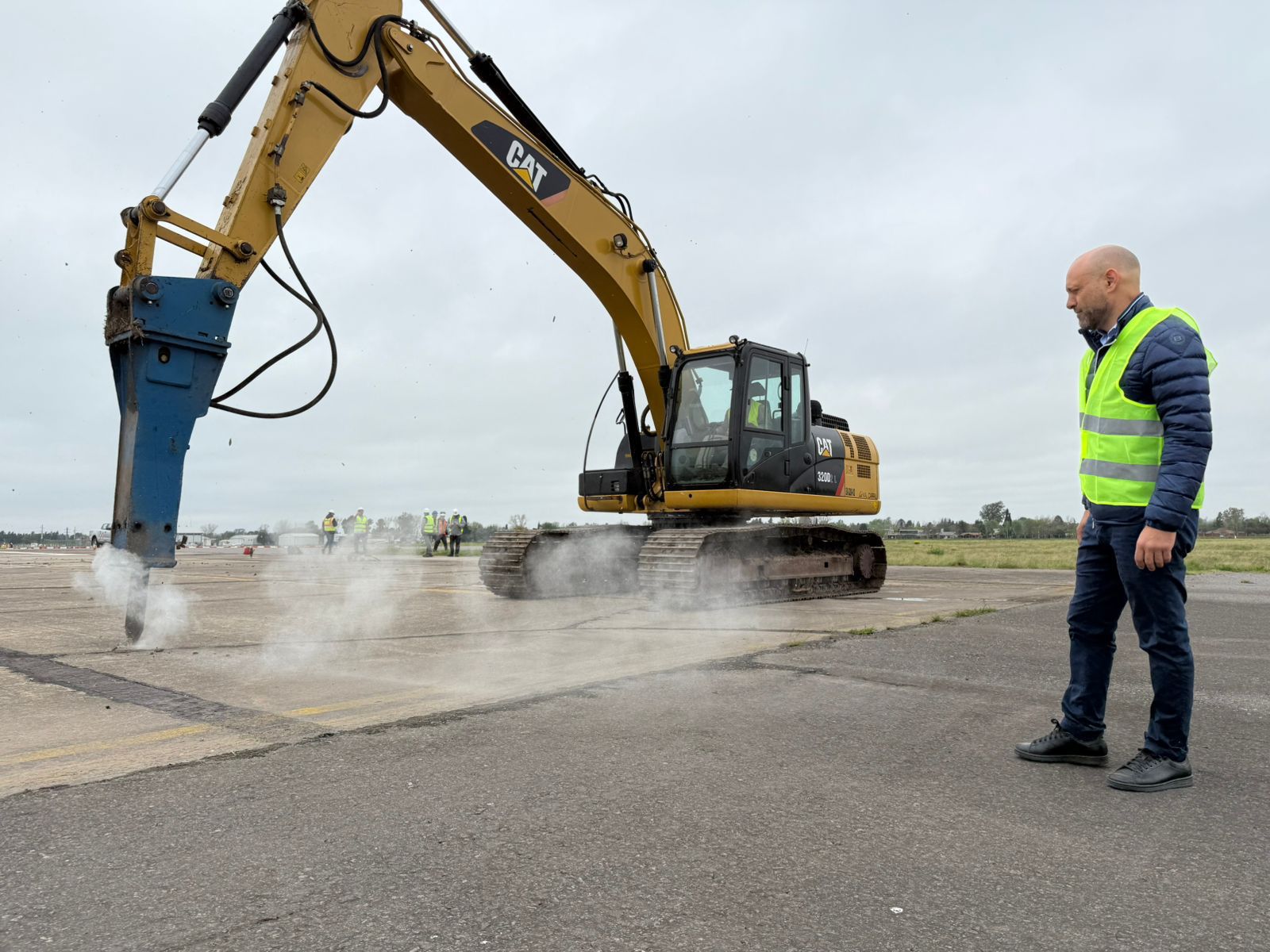 De Funes al mundo: tras superar los obstáculos, finalmente comenzó la obra de la pista del Aeropuerto 
