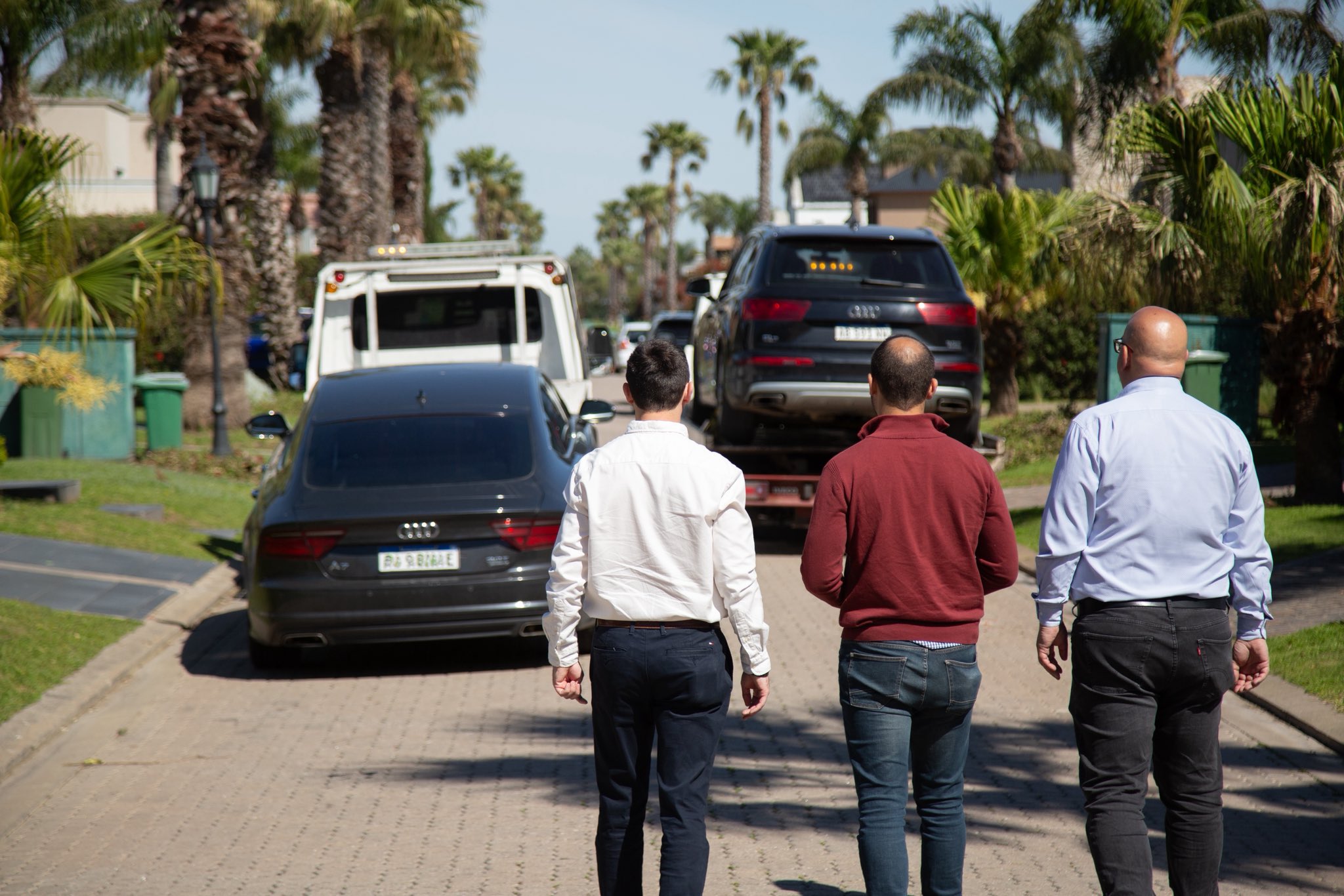 Un operativo copó un exclusivo country de Funes y secuestró autos de alta gama: "No hay delitos intocables"