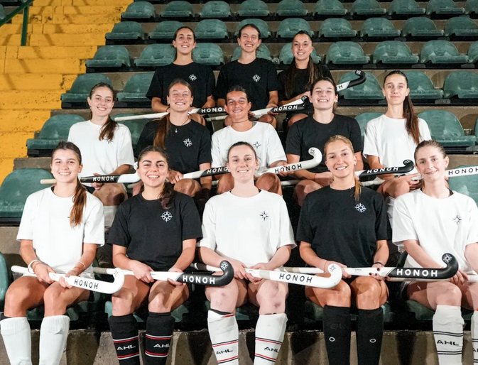 De un patio en San Jorge a las canchas europeas: la marca rosarina de palos de hockey con referentes en Funes