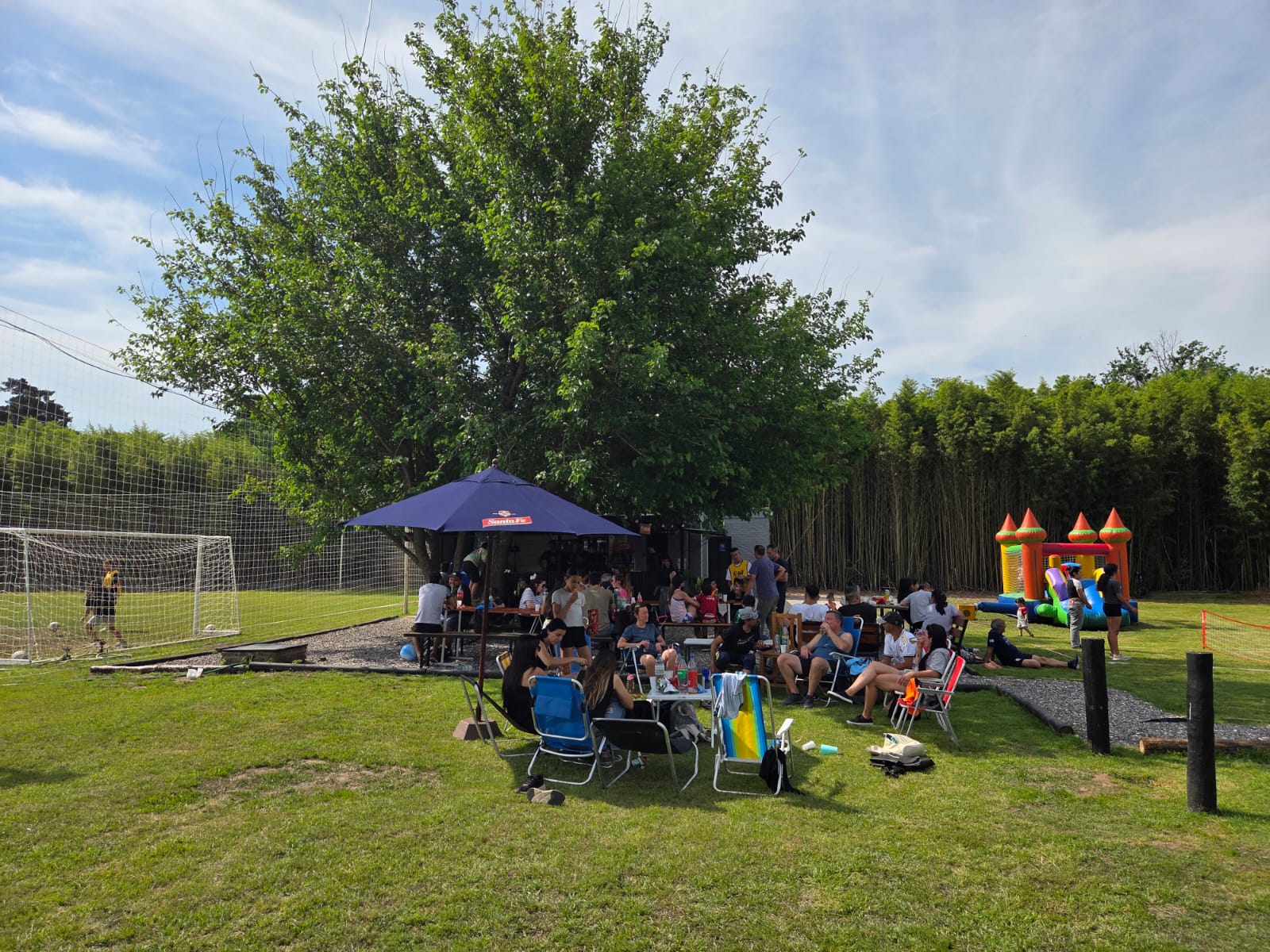Escuela de fútbol, entrenamientos y eventos sociales: la oferta de un renovado predio deportivo de Funes