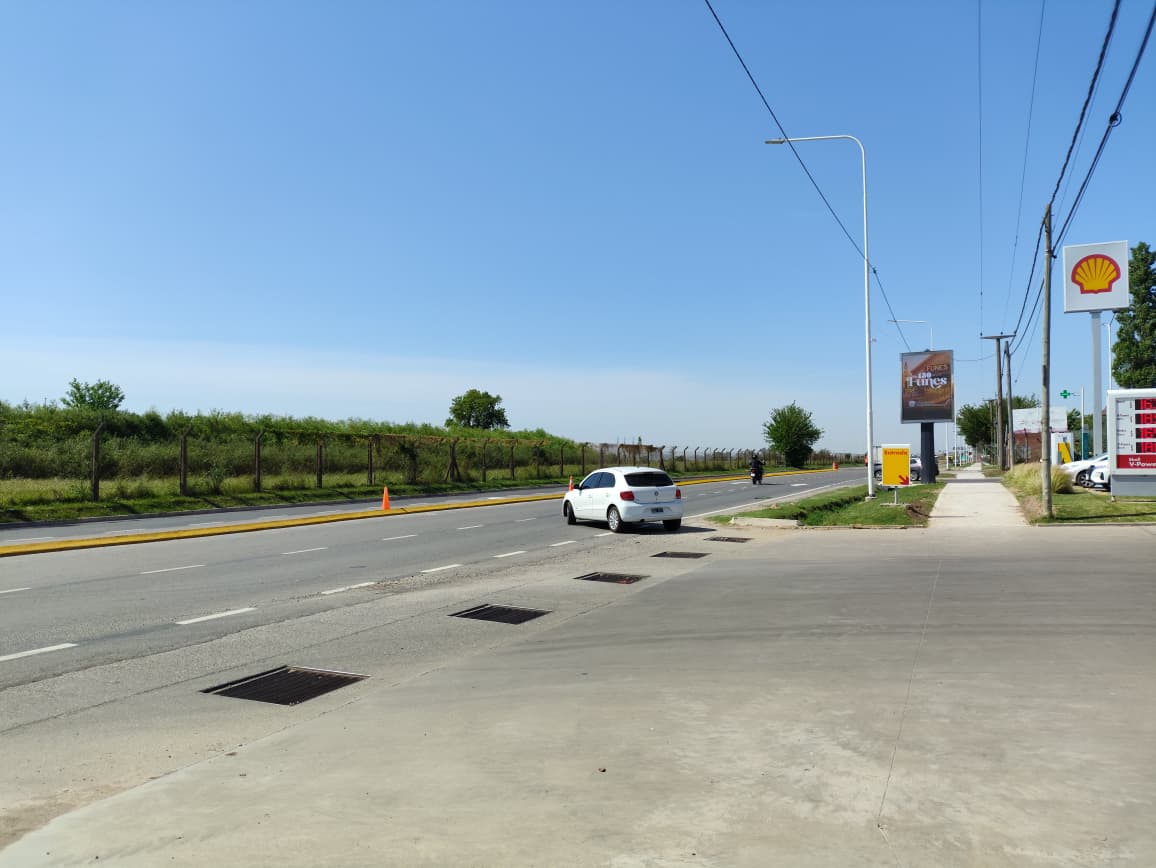 Últimos retoques al acceso a Funes por Galindo: colocarán un semáforo para ordenar el acceso a la Shell