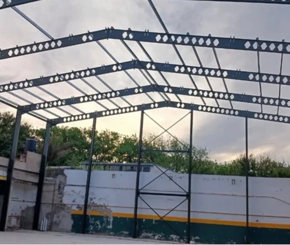 Granizo histórico: un video muestra cómo avanza la reconstrucción del Club Funes que había sido destrozado