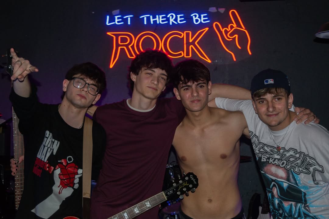 Seoul presenta su nuevo material en Casa Ríos con un show de rock y energía joven en Funes