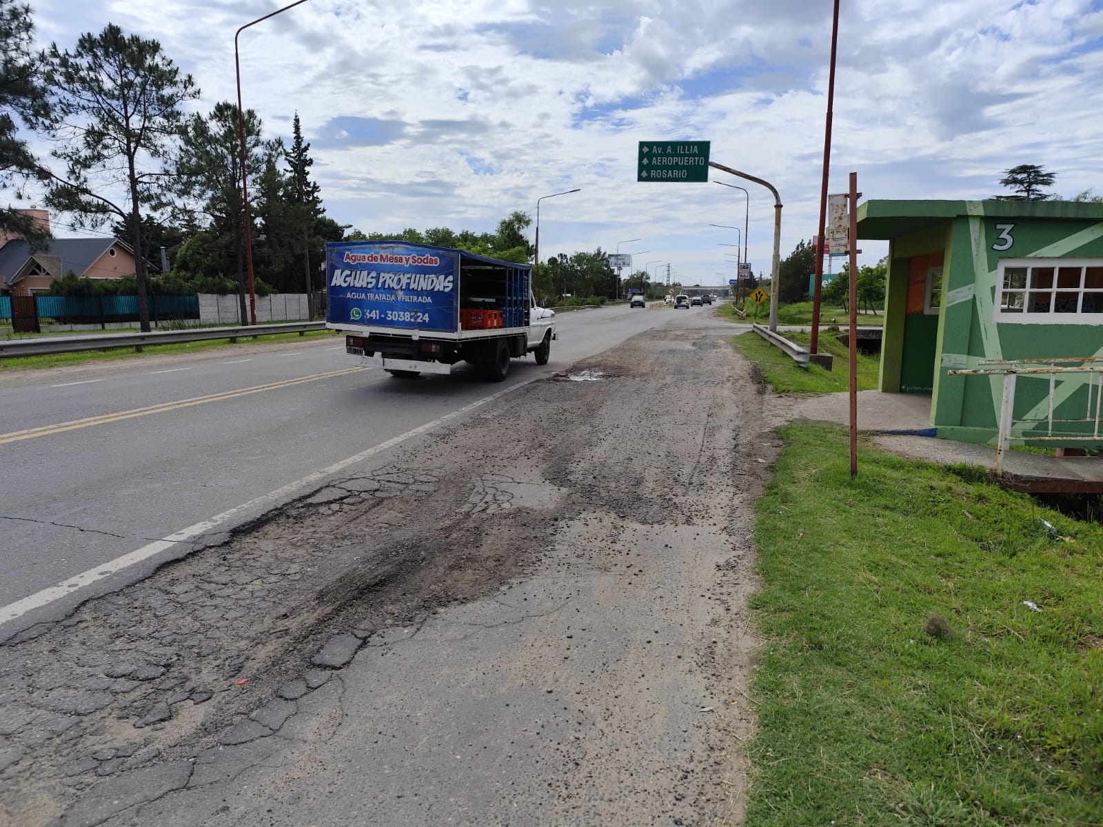 Por los pozos, cerraron otra parada de colectivo en Funes: “Son un peligro para conductores y los pasajeros”