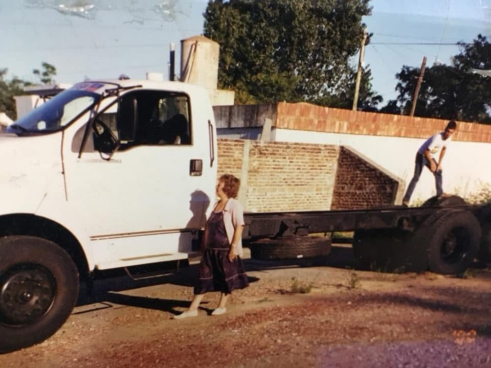 Cumplió 103 años y lidera uno de los corralones más grandes de la región: "El futuro comercial está en Funes"