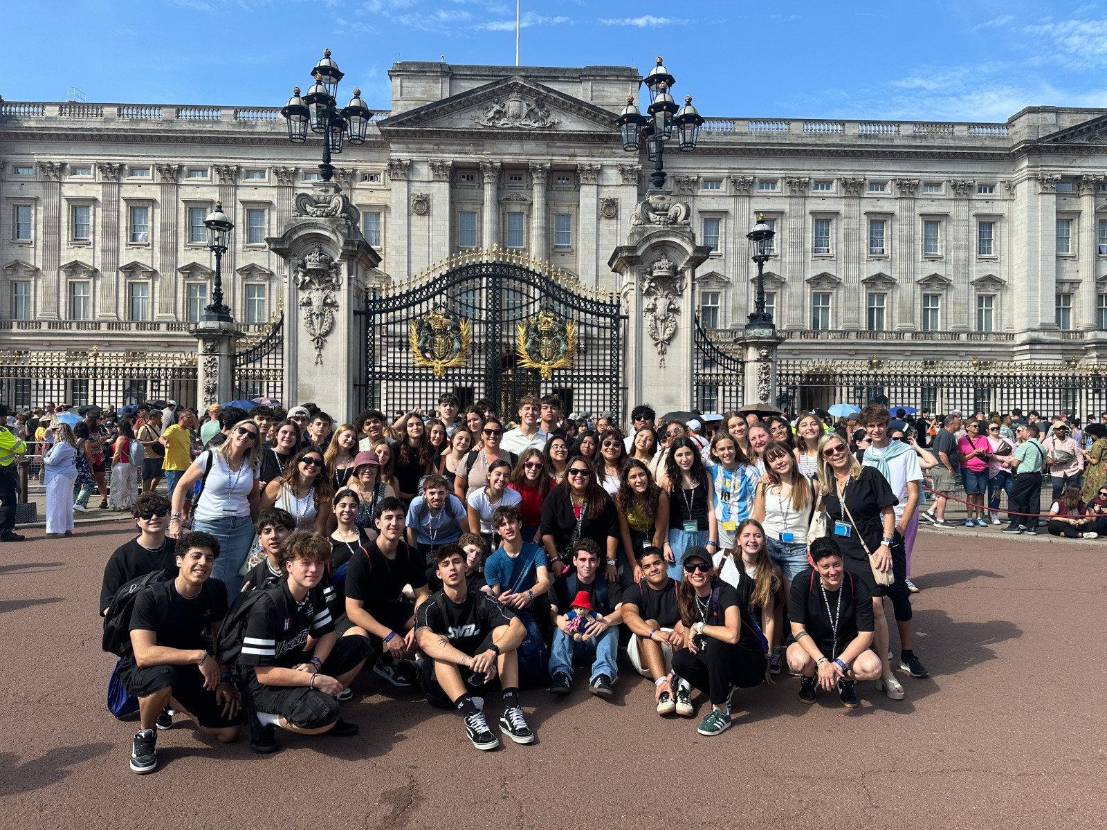Un instituto de inglés de Funes lanzó un novedoso programa de fútbol e idiomas con el club Tottenham Hotspur