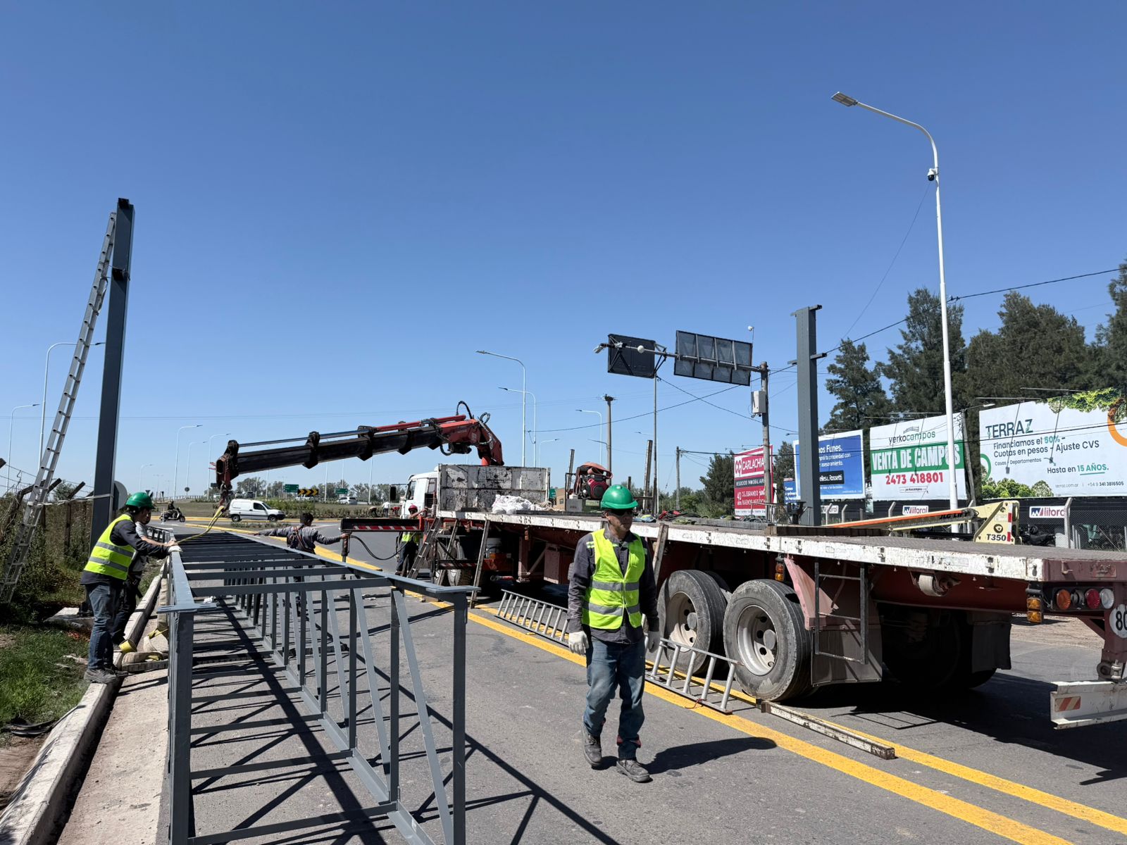 Refuerzan la seguridad en el acceso a Funes: cierran Galindo para instalar un nuevo lector de patentes
