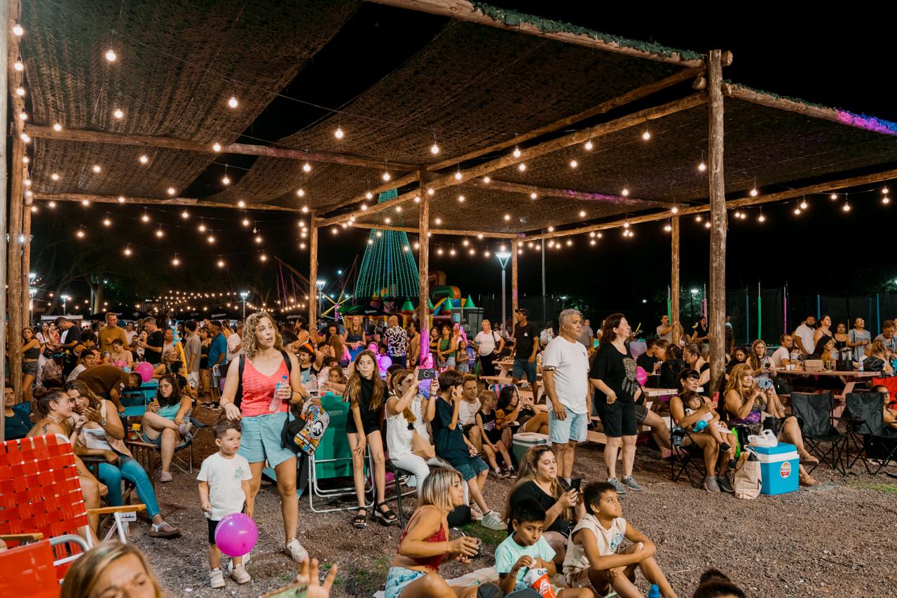 Salsa, peña folklórica y la visita de Papá Noel: Funes vive un fin de semana a pura fiesta antes de Navidad