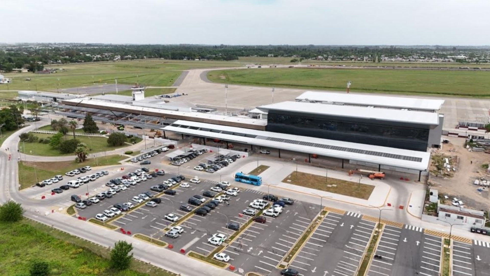 Volar desde Funes vuelve a ser una realidad: se reactivan destinos directos a Europa y el Caribe