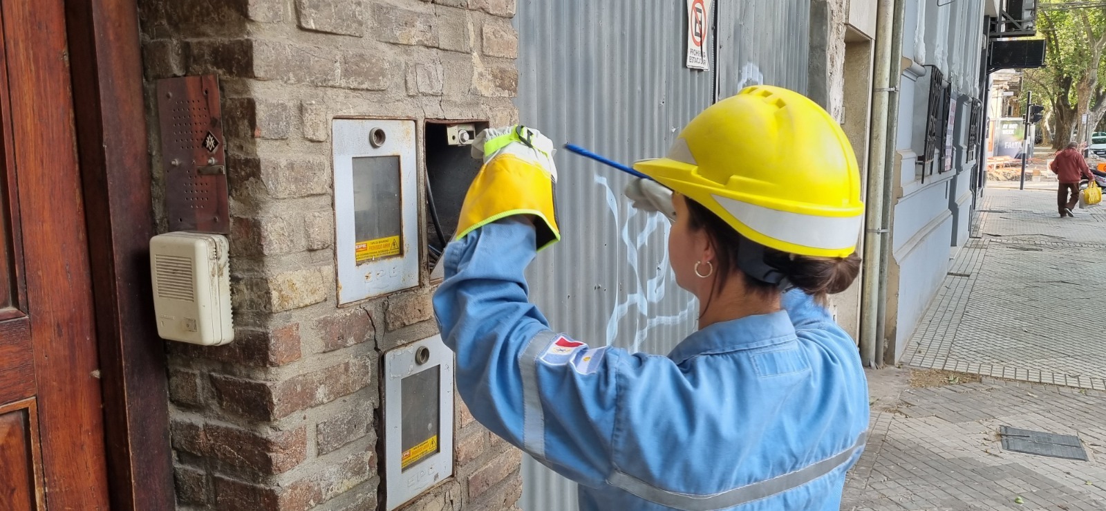 El gobierno de Santa Fe lanzó un operativo antienganchados a la luz y cortó miles de conexiones clandestinas