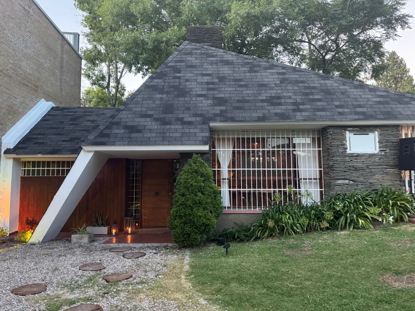 Una casa de té con alma patagónica corta cintas en Funes: cafetería con arte, propuestas nocturnas y bienestar