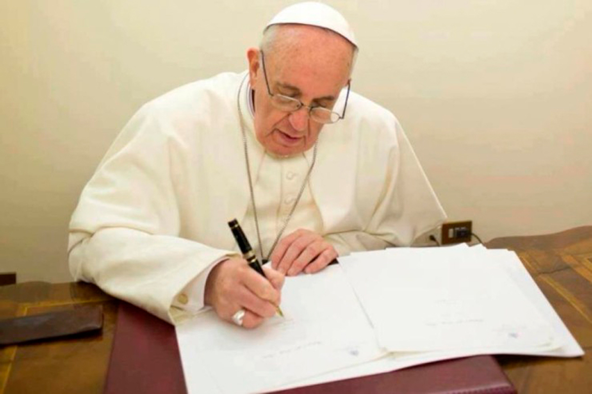 Escribió un libro sobre Newell's y el Papa Francisco le escribió carta de puño y letra