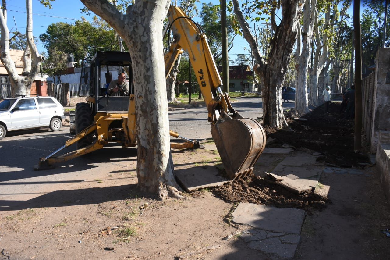 Funes: el Municipio puso en marcha un plan de arreglo de veredas