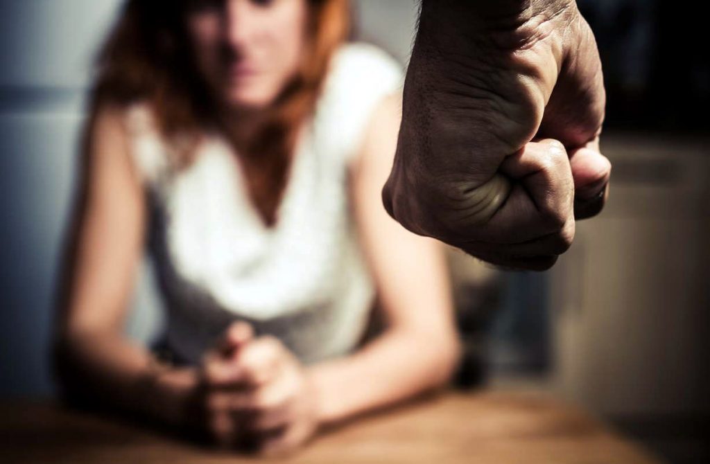 Dramático: mujer fue golpeada por su ex, con quien convive en plena cuarentena